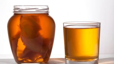 13 Benefits of Drinking Kombucha Every Day