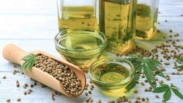 15 Amazing Benefits of Hemp Oil