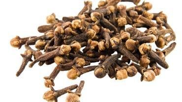 12 Amazing Benefits of Clove Tea